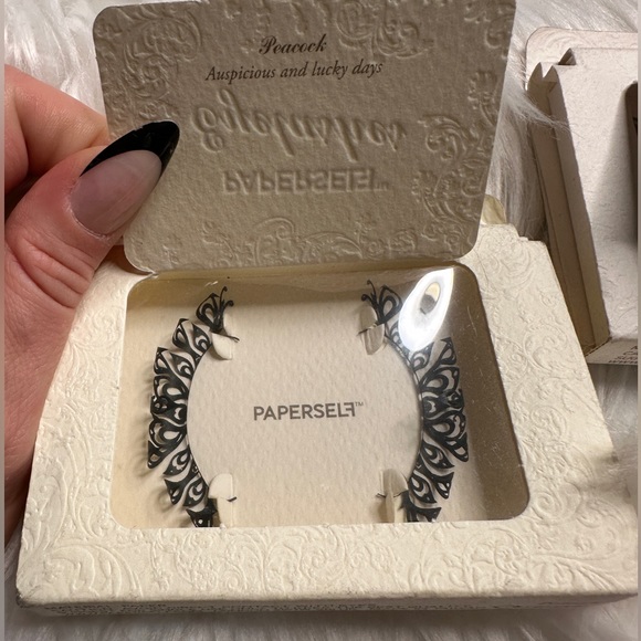 Paper Self Lashes - Picture 6 of 6